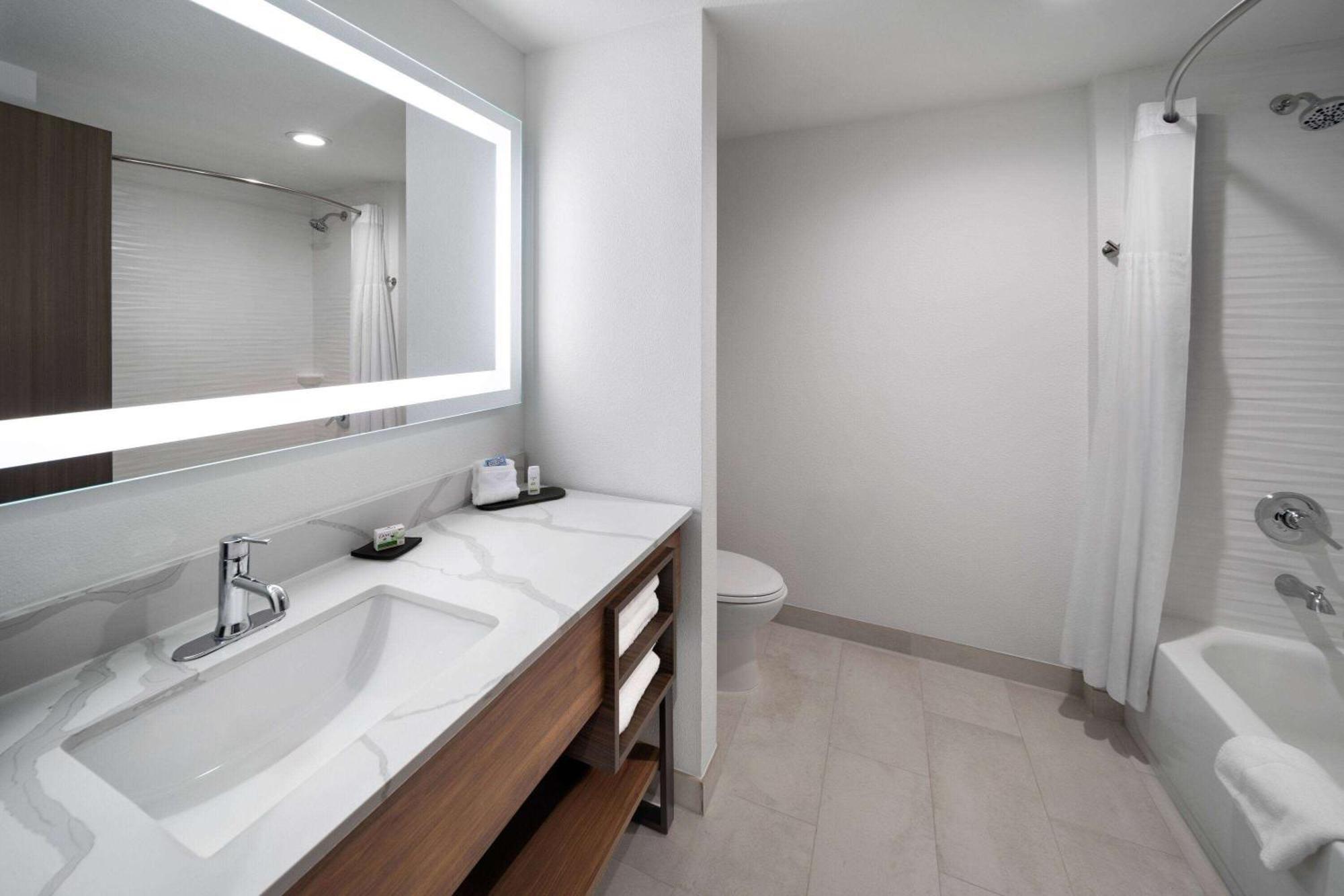 La Quinta Inn & Suites By Wyndham San Antonio At The Rim Dış mekan fotoğraf