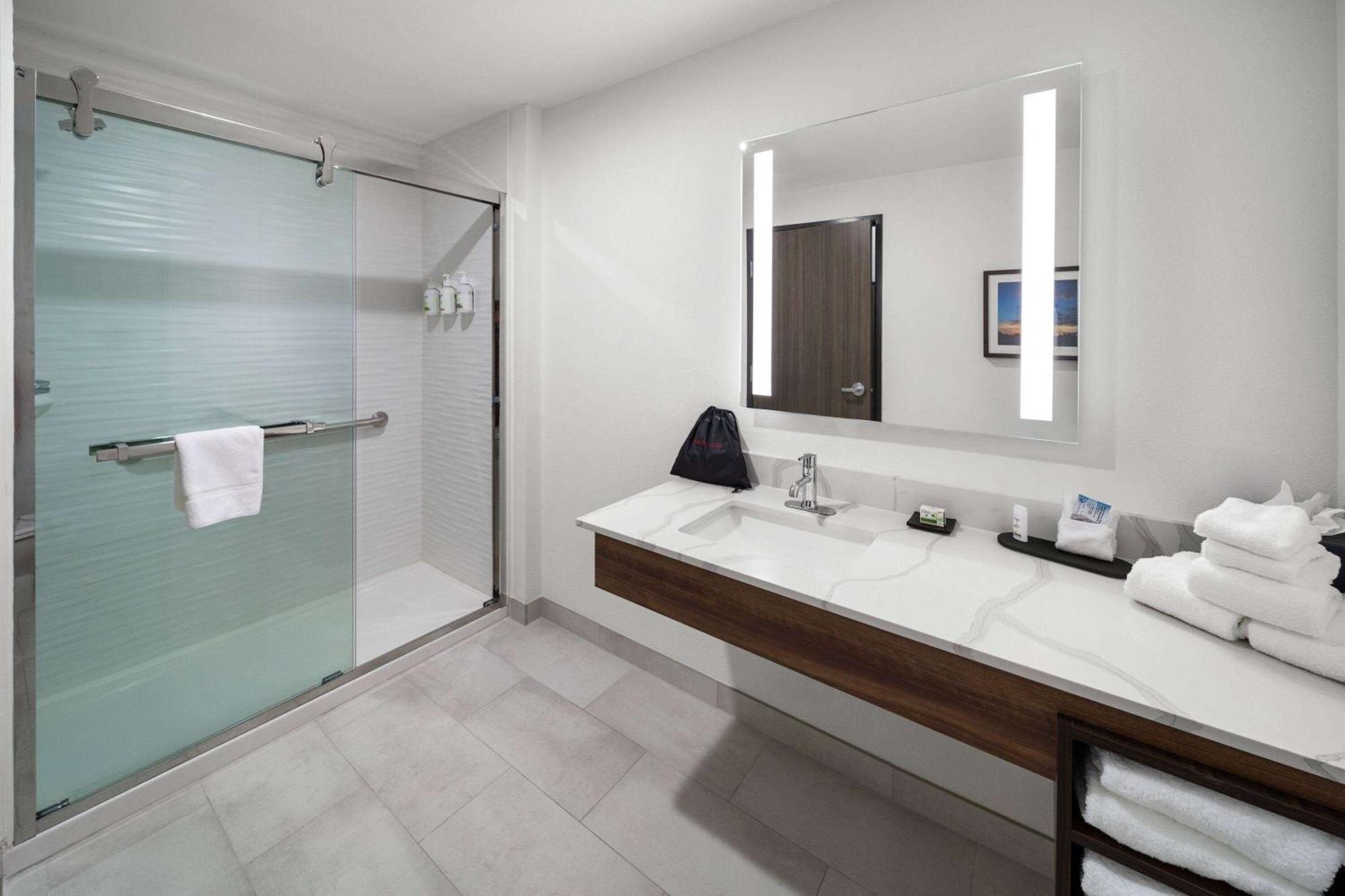La Quinta Inn & Suites By Wyndham San Antonio At The Rim Dış mekan fotoğraf